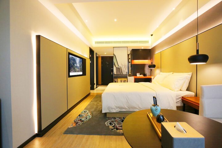 Room 9 of 20