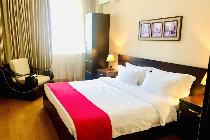 Room 18 of 107