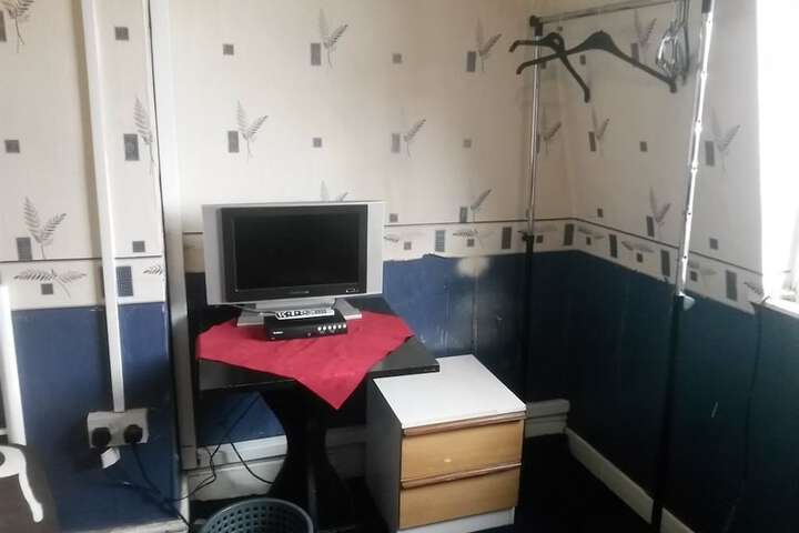 Room 10 of 34