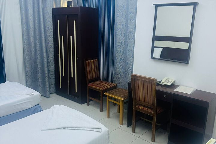 Room 10 of 12
