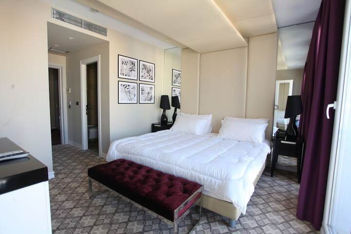 Room 2 of 102