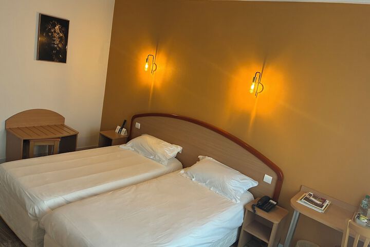 Room 8 of 35