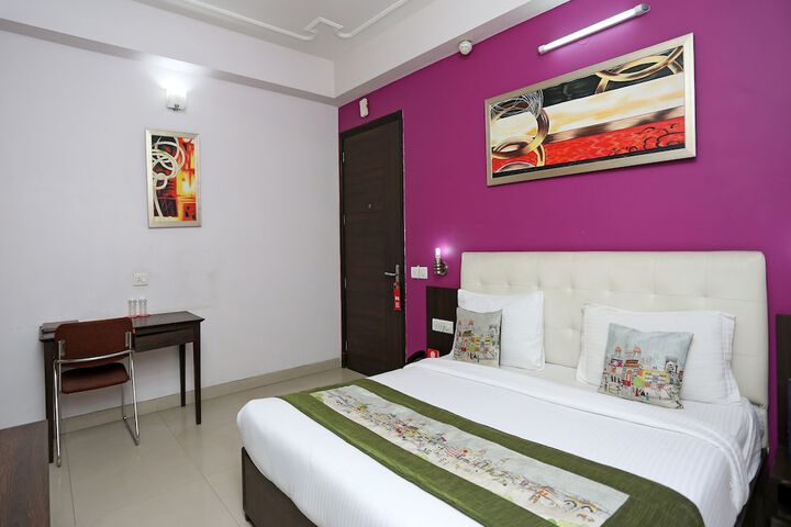 Room 8 of 10