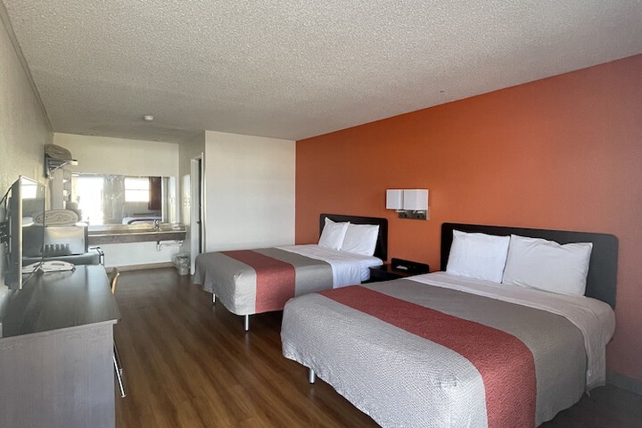 Room 8 of 28