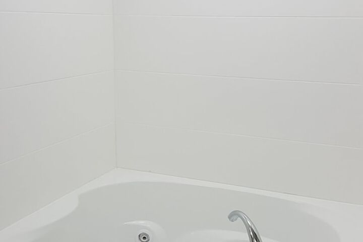 Jetted tub