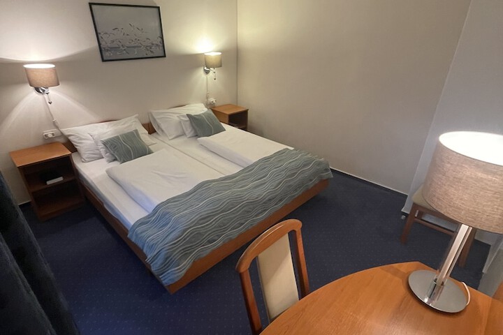 Room 44 of 86