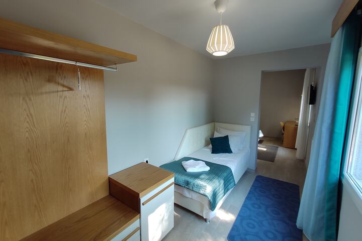 Room 3 of 43