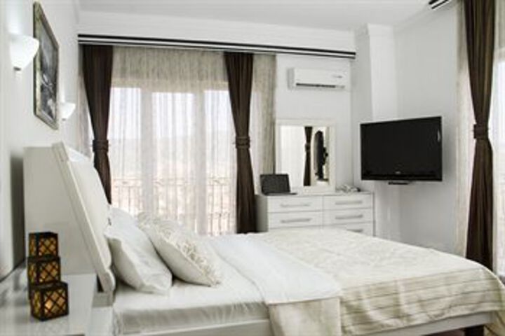 Room 4 of 35