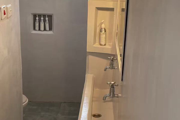 Room 3 of 25