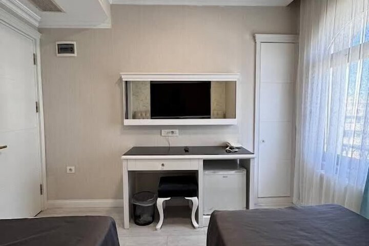 Room 4 of 42