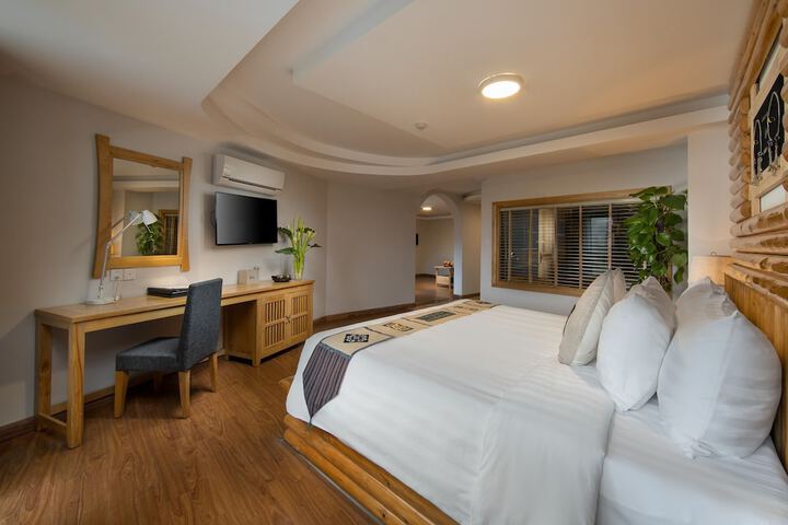 Room 25 of 122