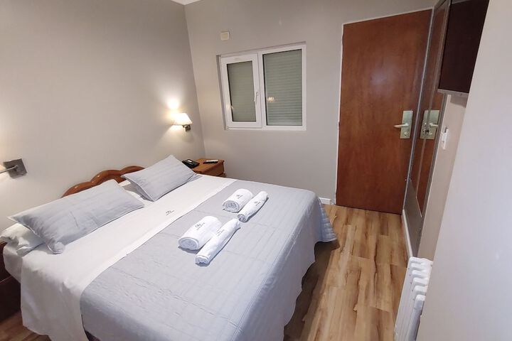 Room 3 of 34