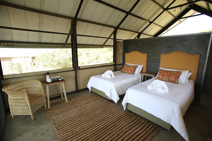 Room 6 of 16