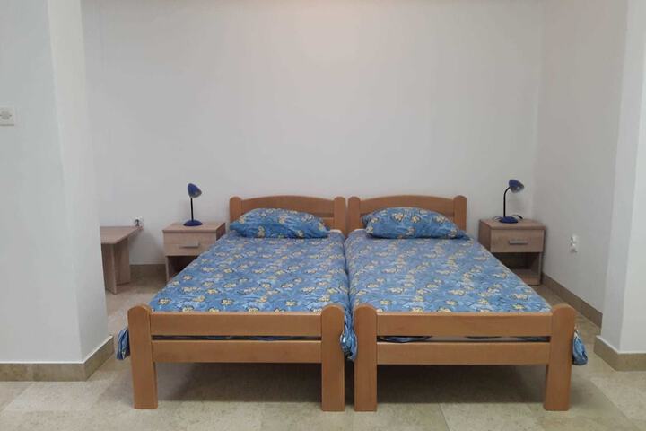 Room 4 of 59