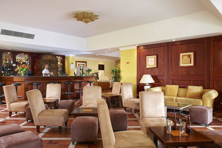 Lounge 30 of 36