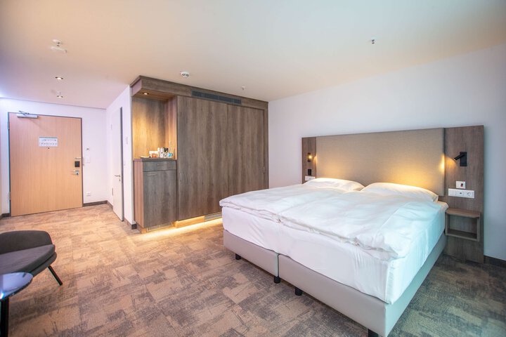 Room 16 of 131