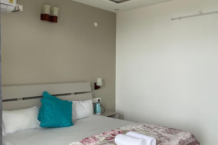 Room 11 of 34
