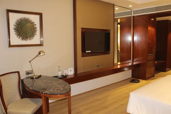 Room 18 of 119