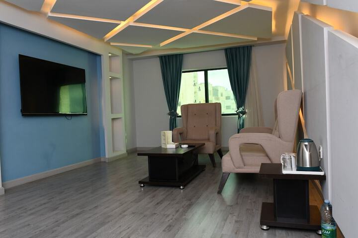 Room 33 of 99