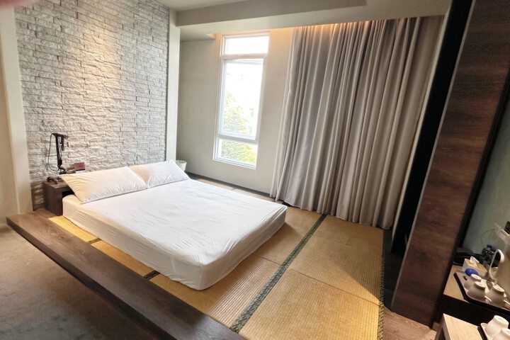 Room 8 of 51