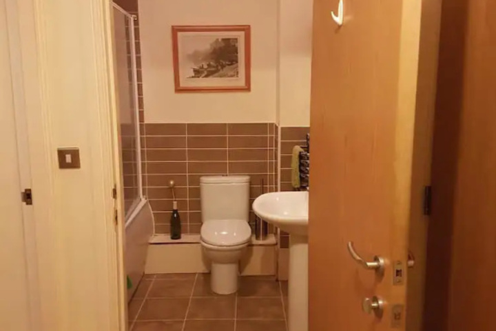 Room 8 of 17