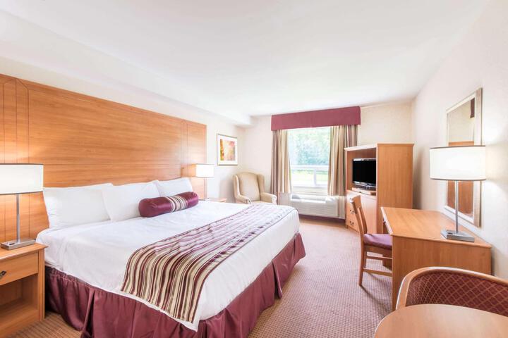 2 Queen Beds (2 of 11)