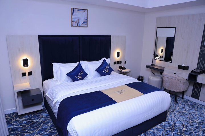 Room 16 of 38