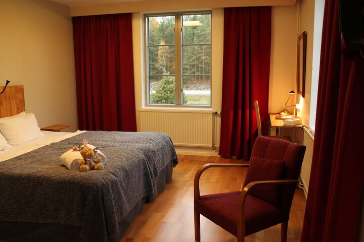 Room 8 of 32