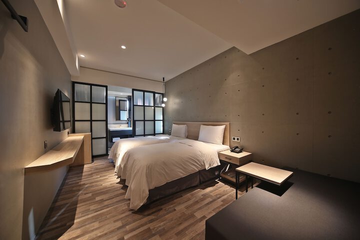 Room 9 of 33