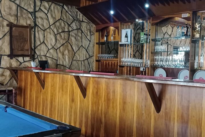 Lounge 10 of 15