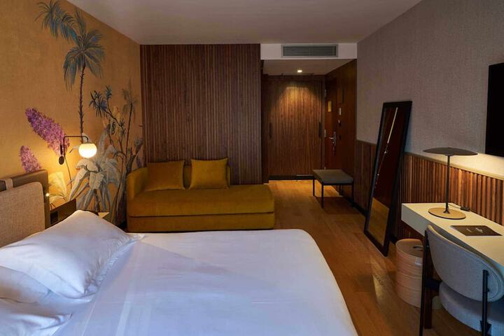 Room 10 of 75