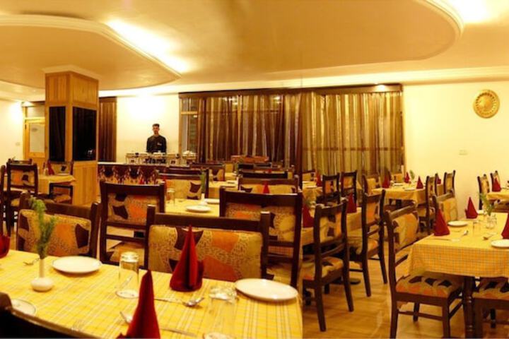 Dining 7 of 12