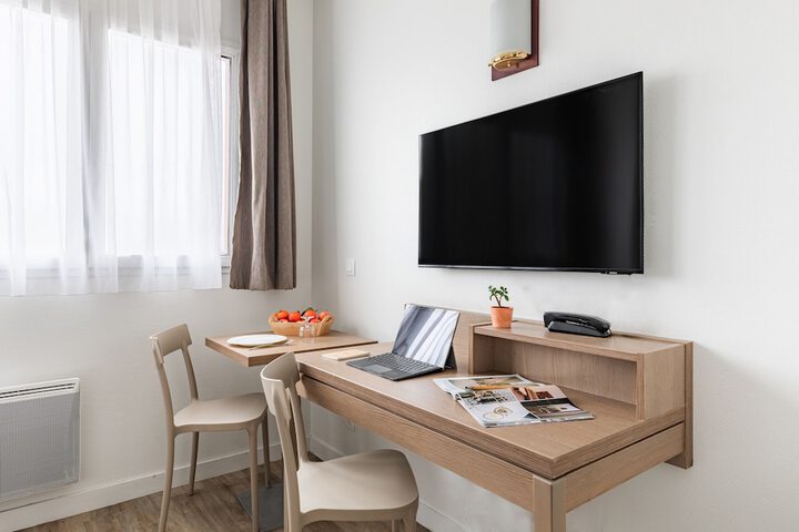 Room 7 of 25