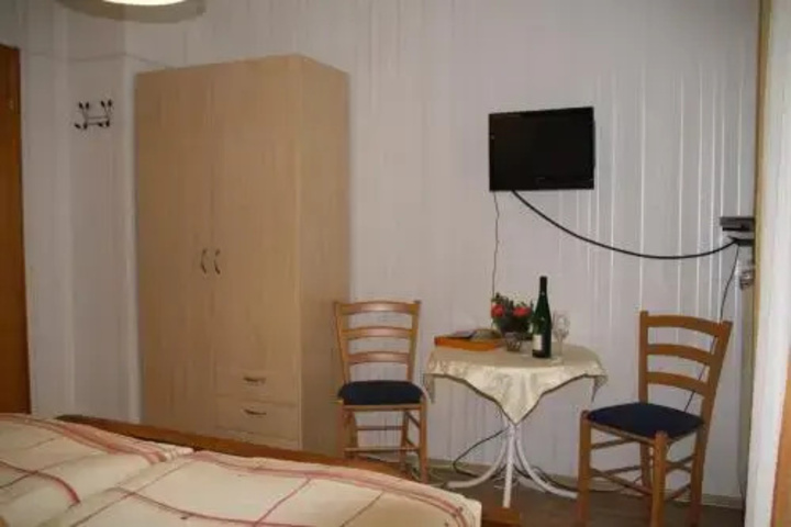 Room 4 of 12