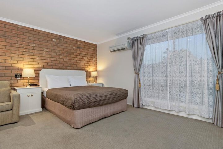 Room 17 of 29