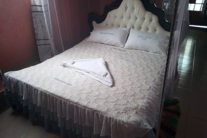 Room 9 of 18