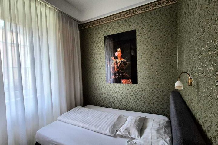 Room 23 of 53