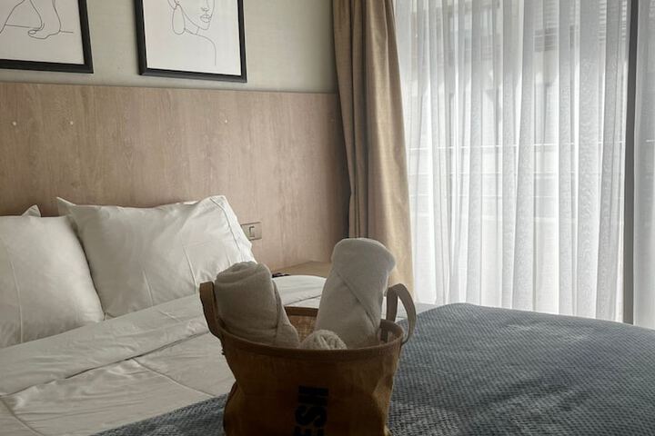 Room 3 of 12