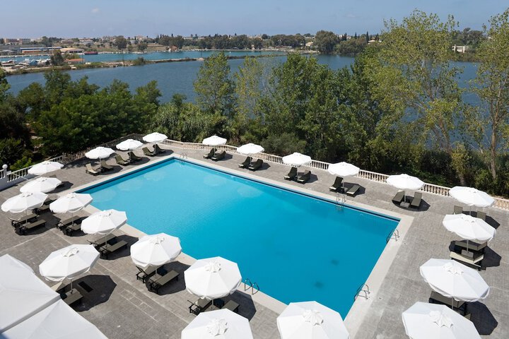 Hotel with Pool