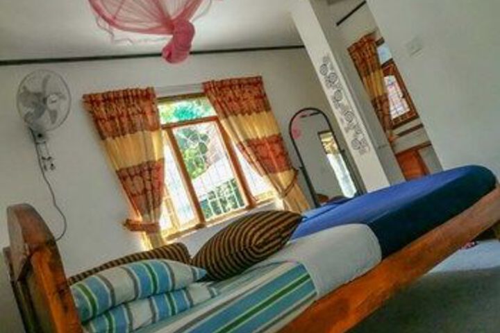 Room 7 of 16