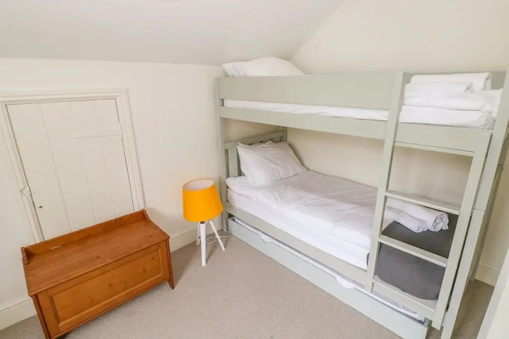 Room 6 of 20