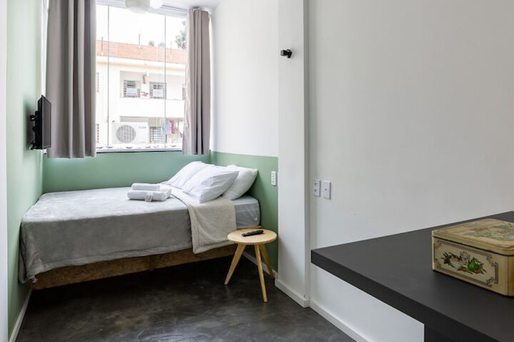 Room 28 of 64
