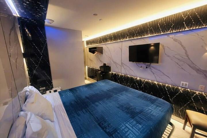 Room 9 of 21
