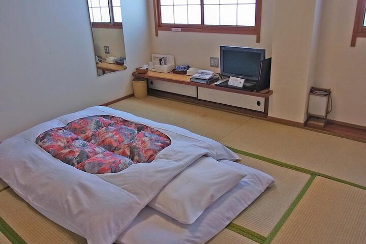 Room 8 of 27