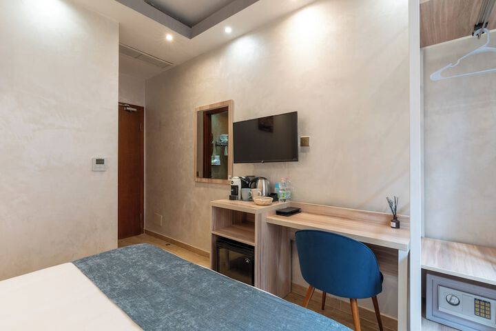 Room 4 of 32