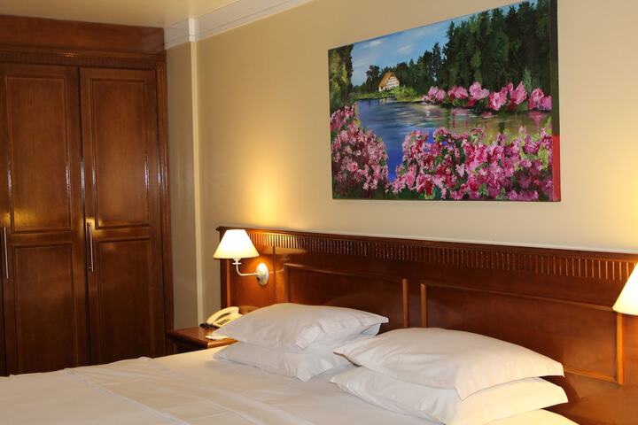 Room 4 of 19