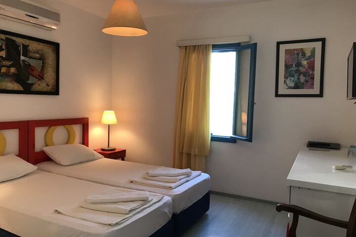 Room 85 of 144
