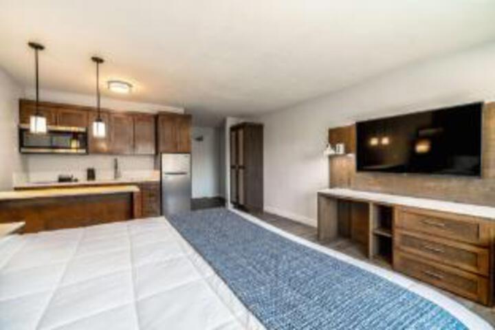 1 King Bed Suite (2 of 2)