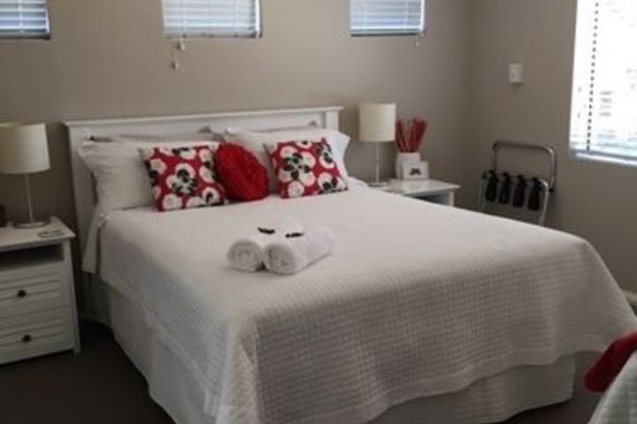 Room 6 of 32