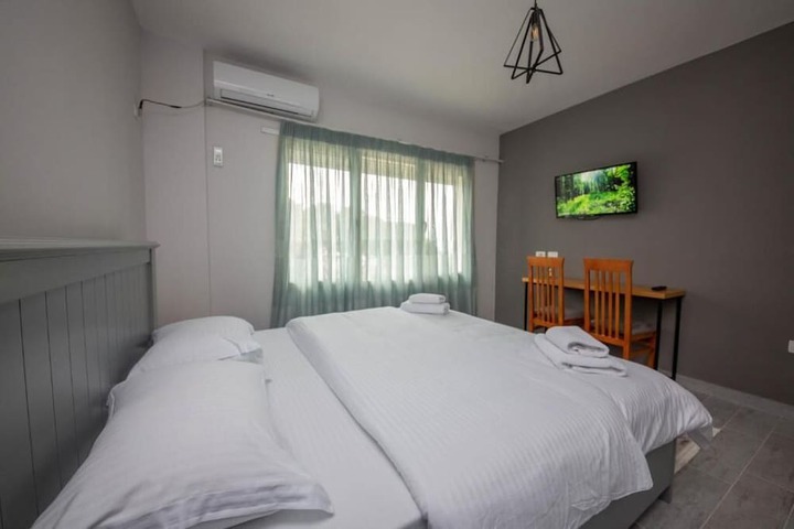 Room 5 of 15